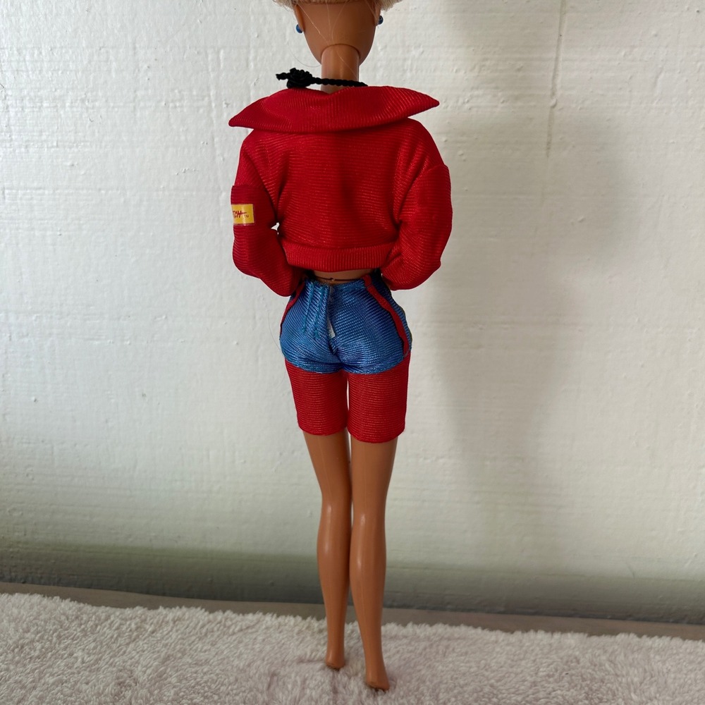 Vintage 1994 Mattel Baywatch Barbie Doll Lifeguard Red Jacket Whistle 13199 - Picture 5 of 8
